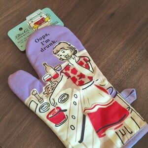 NWT "Oops, I'm drunk." Blue Q Oven Mitt